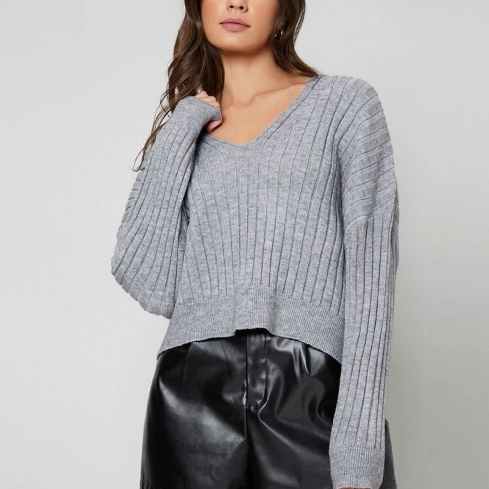 Grey long sleeve sweater